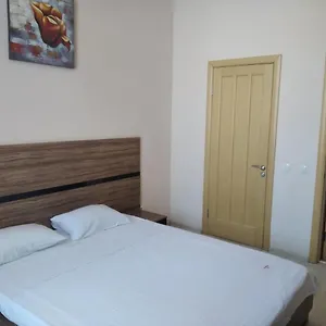 Hotel Season, Kijów